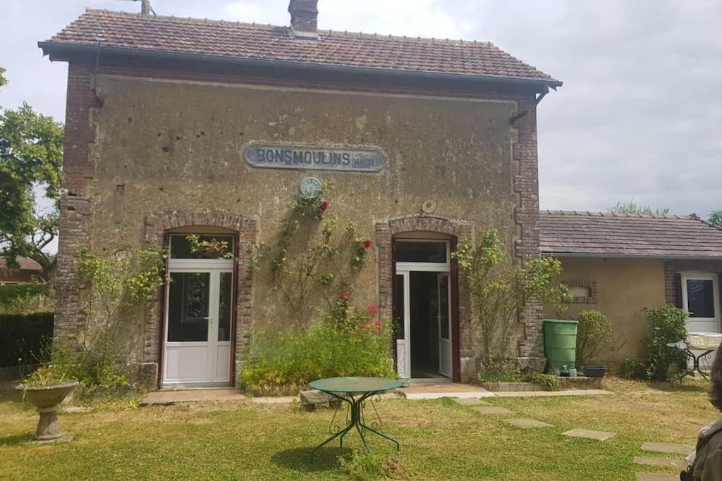 Charmante Ancienne Gare Halte Relais Bonsmoulins Exterior photo